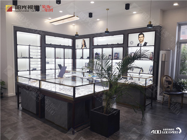 眼鏡店選址：不同位置的眼鏡店優(yōu)缺點(diǎn)有哪些？