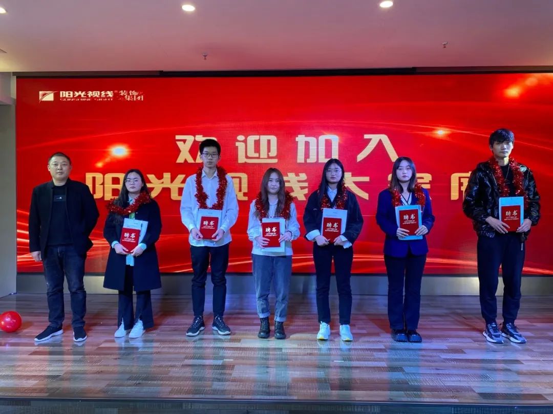 眼鏡店裝修公告，陽光視線，眼鏡展柜