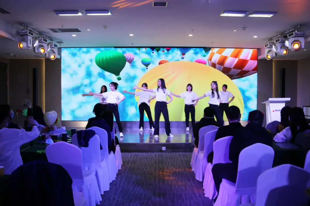 眼鏡店裝修公司，陽光視線，眼鏡展柜