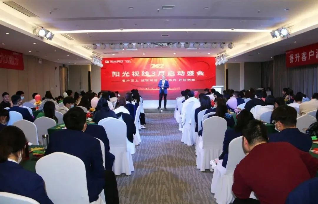 眼鏡店裝修公司，陽光視線，眼鏡展柜
